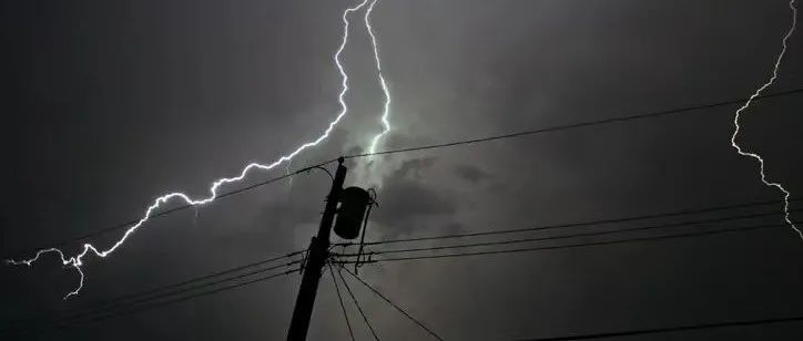 风暴如约而至！！昨夜维多利亚上千家住户停电！BC省再次强调违禁品合法化，大家怎么看。。？